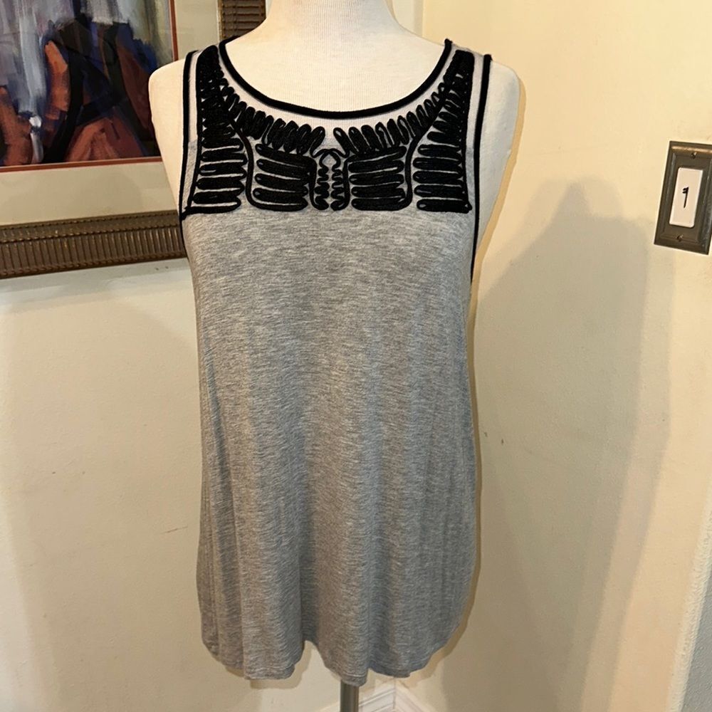 Carmen Marc Valvo Gray Sleeveless Top with Black Ribbon Detailing Size Large